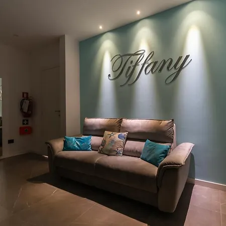 Tiffany - Sl House デセンツァーノ・デル・ガルダ